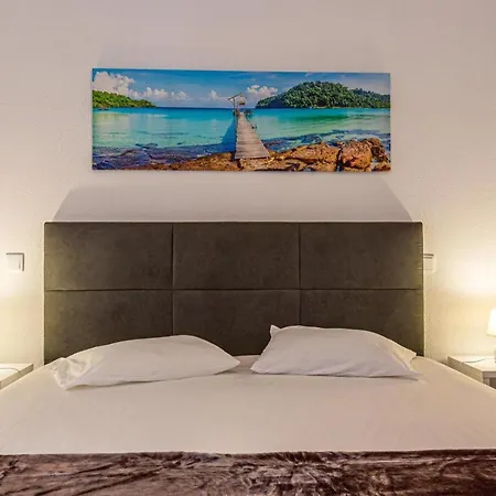 Flowers Island House 2 푼샬