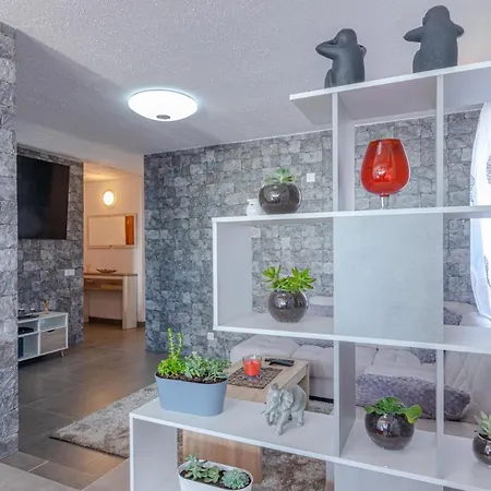 Flowers Island House 2