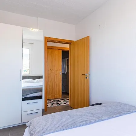 Flowers Island House 2 * Φουνκάλ