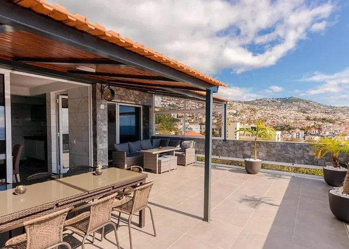 Flowers Island House 2