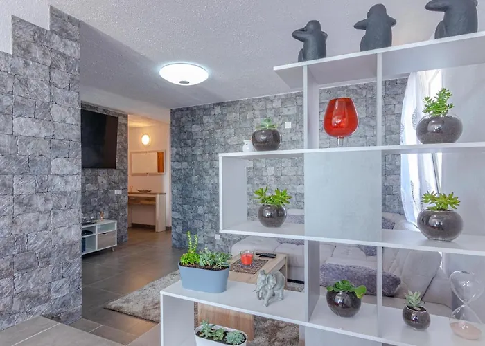 Flowers Island House 2