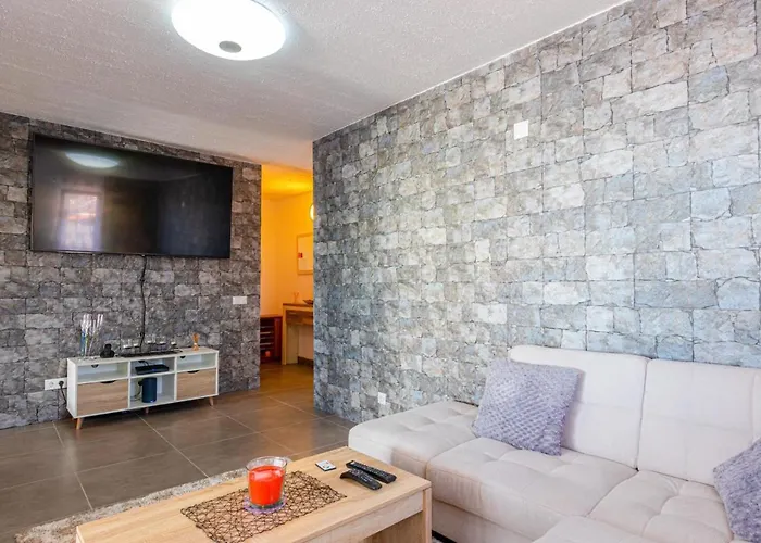 Flowers Island House 2 * 푼샬