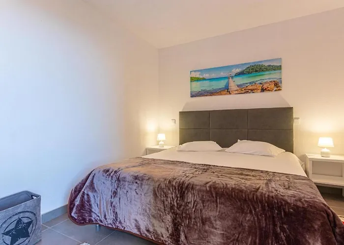 Flowers Island House 2 푼샬