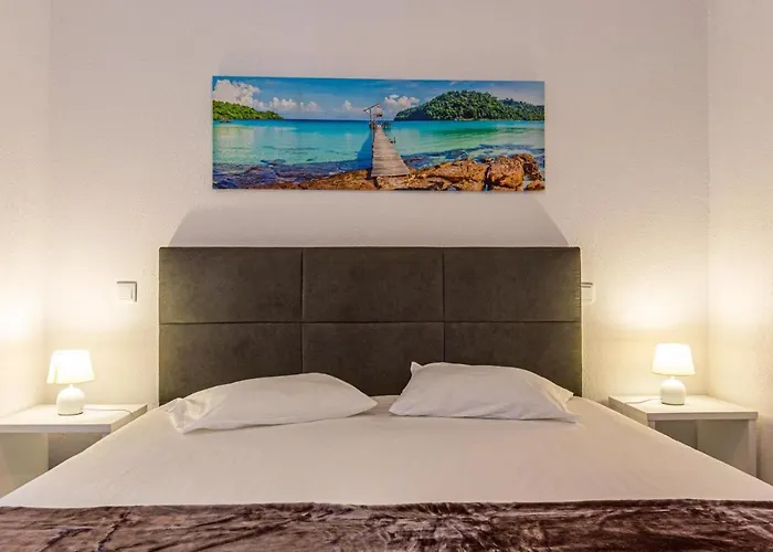 Flowers Island House 2 푼샬