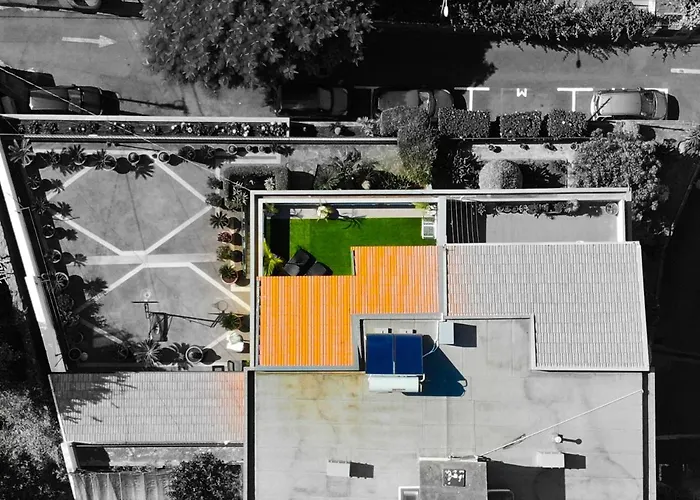 Flowers Island House 2 푼샬