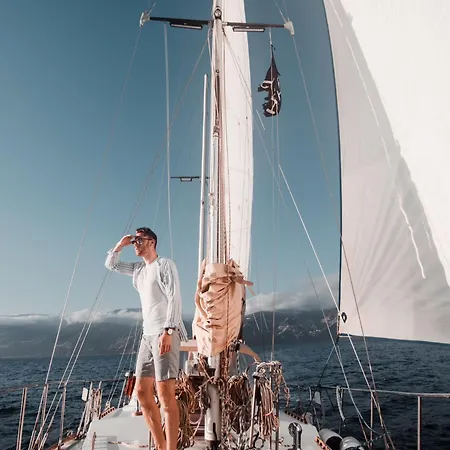 Flowers Island House 2 *