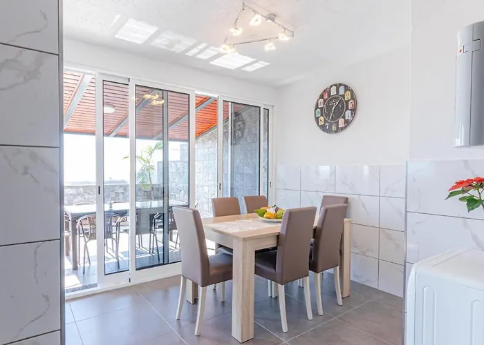 Flowers Island House 2 דירה פונשל