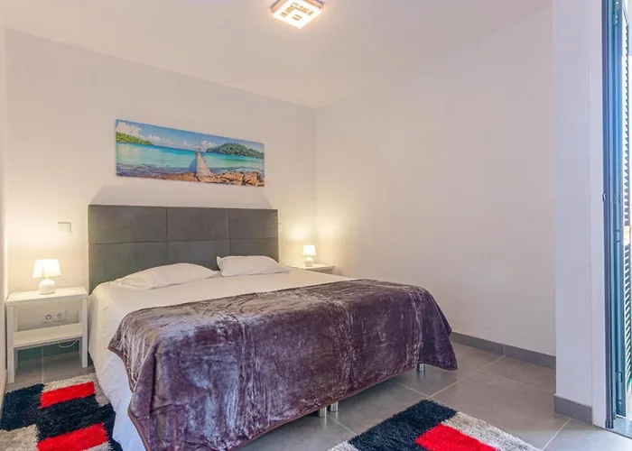 Flowers Island House 2 פונשל