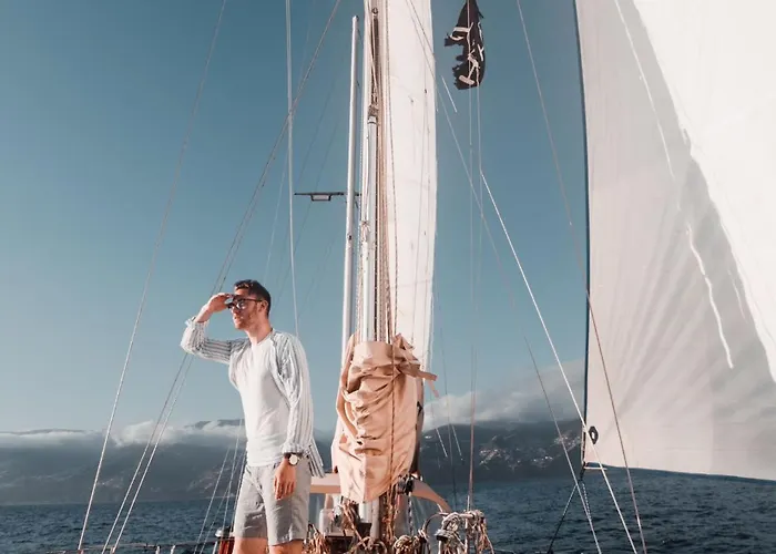 Flowers Island House 2 *